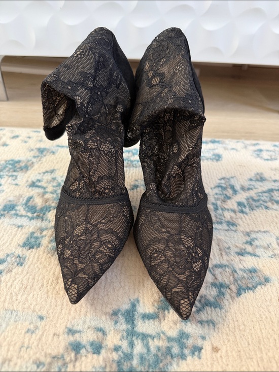 Gianvito Rossi Shoes - Gianvito Rossi Black Lace Pointed Toe Booties